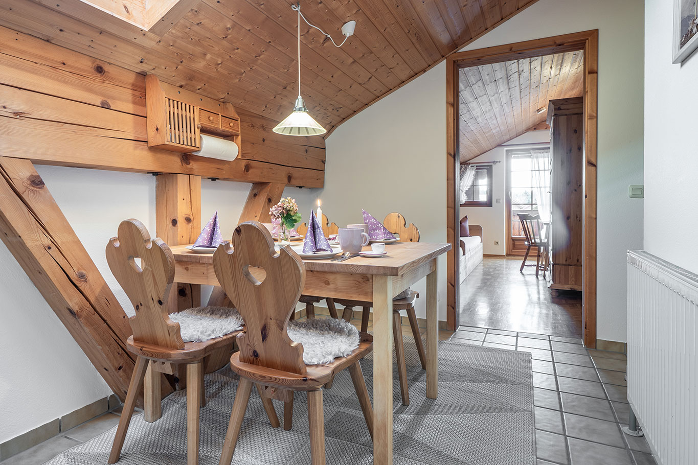 Haus-Sissi-Ferienwohnung-Ausblick-Esszimmer