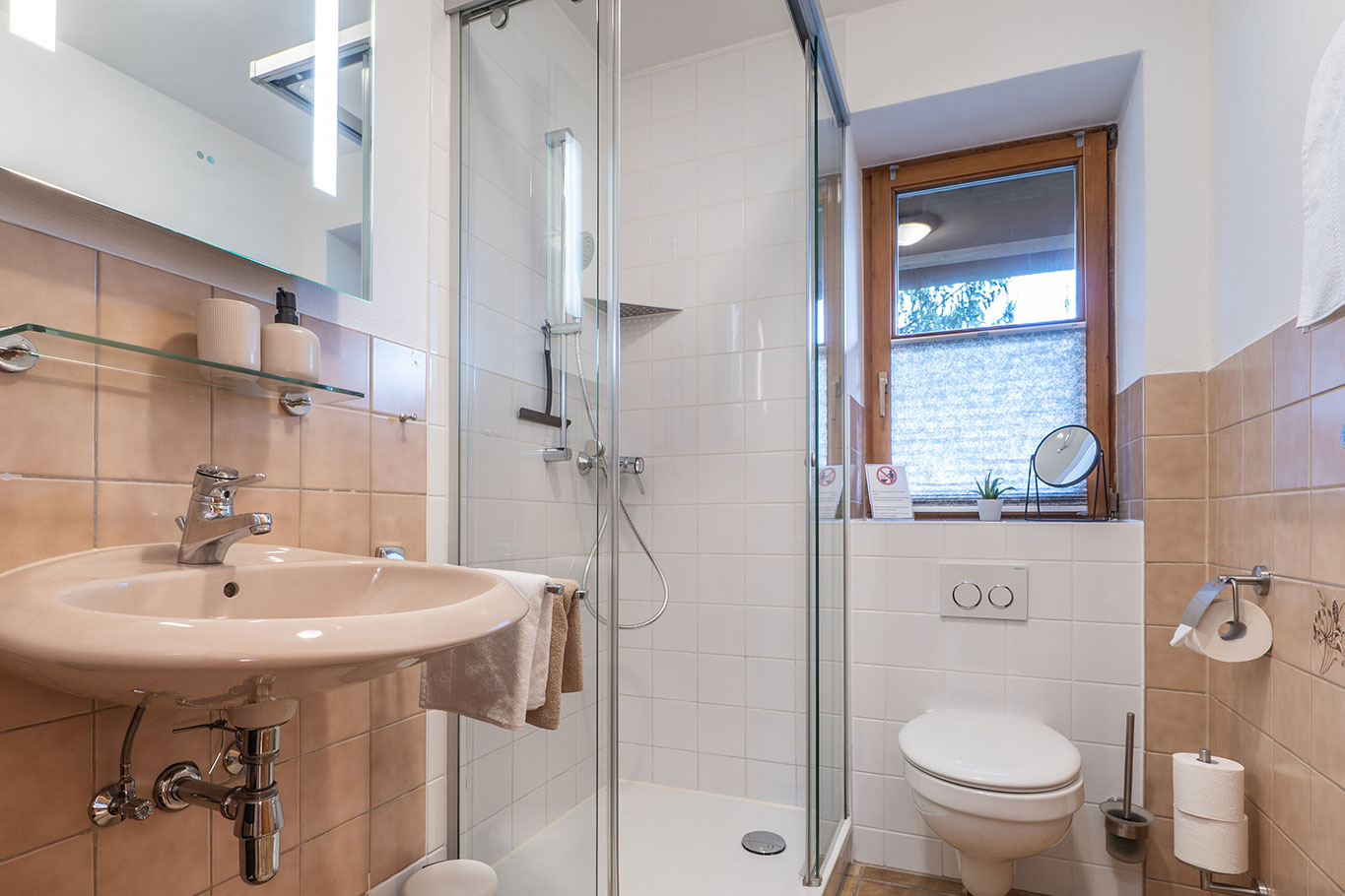 Haus-Sissi-Ferienwohnung-Kapellenblick-Badezimmer-1