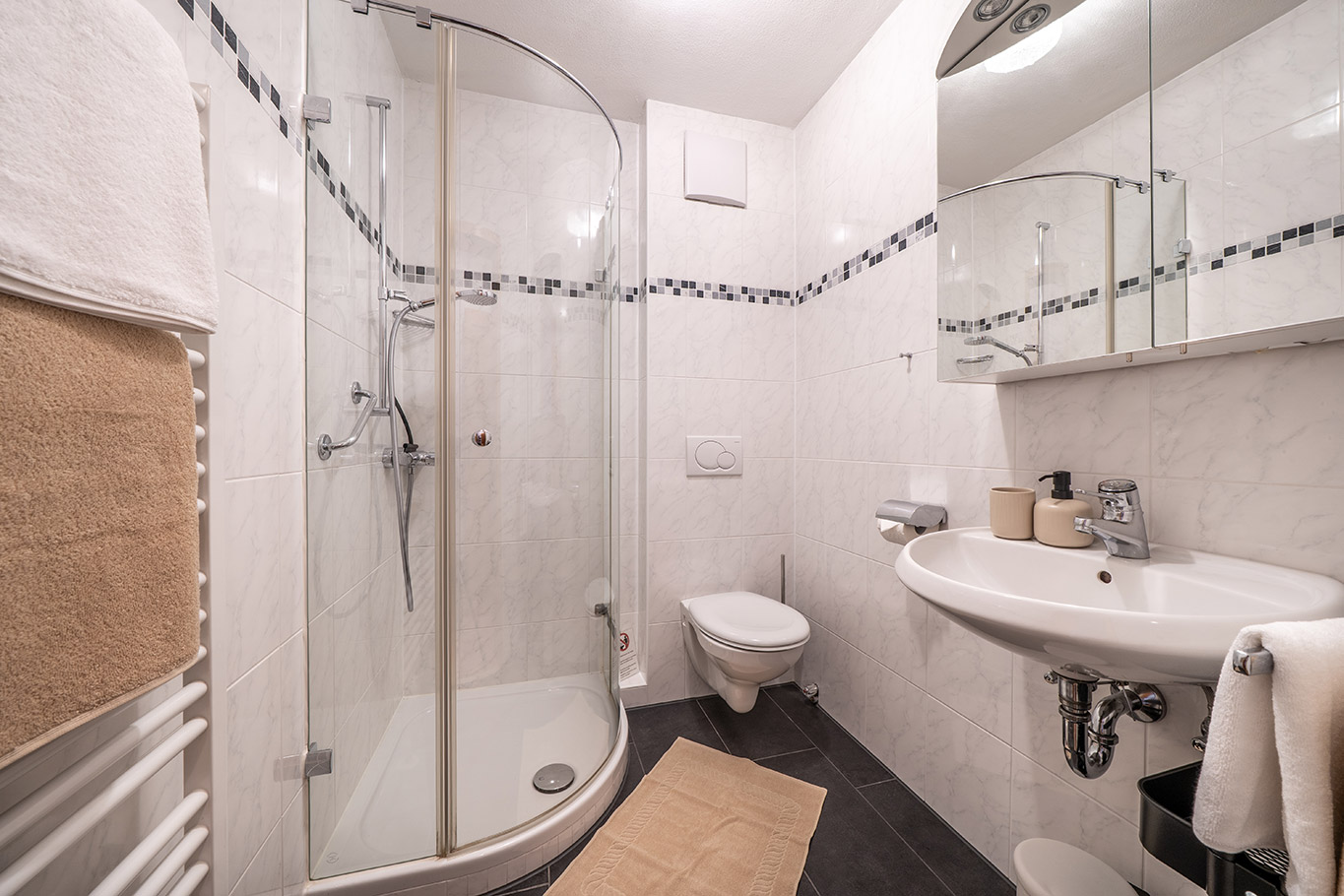 Haus-Sissi-Ferienwohnung-Kapellenblick-Badezimmer-2