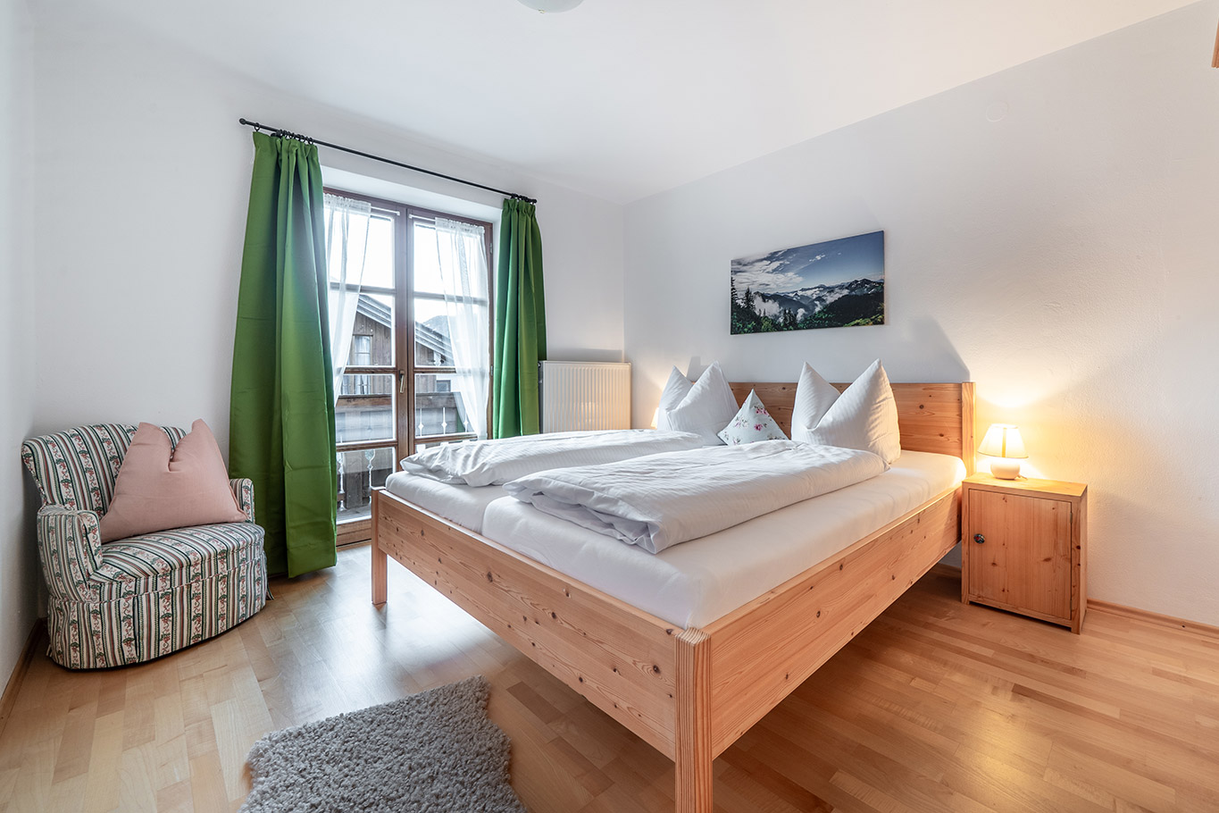 Haus-Sissi-Ferienwohnung-Kapellenblick-Schlafzimmer-2