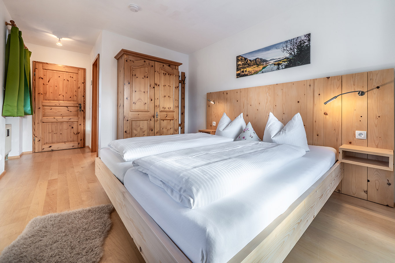 Haus-Sissi-Ferienwohnung-Schönbergblick-Schlafzimmer